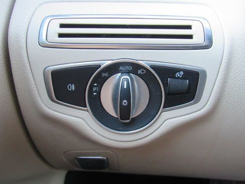 Used 2019 Mercedes-Benz C 300 Sedan image 38