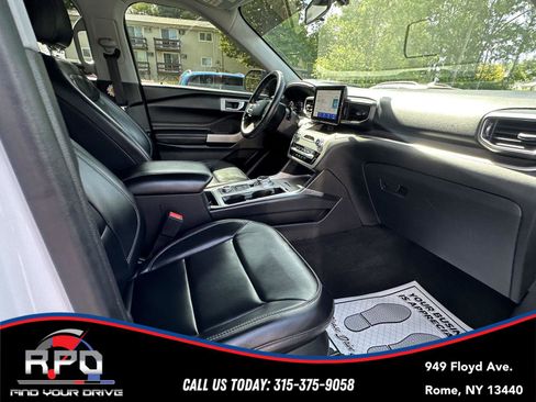 Used 2021 Ford Explorer XLT w/ Equipment Group 202A AWD/4WD image 32