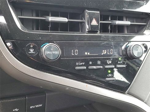 Used 2024 Toyota Camry SE image 17