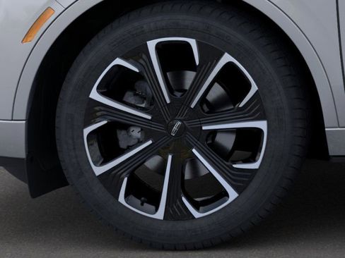 New 2025 Lincoln Nautilus Reserve image 19