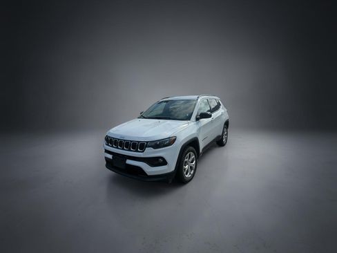Used 2024 Jeep Compass Latitude AWD/4WD image 1