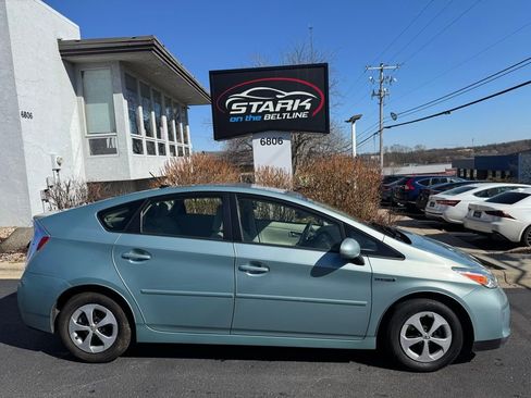 Used 2014 Toyota Prius Three image 1