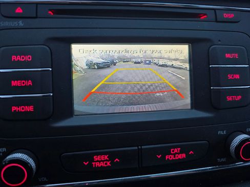 Used 2016 Kia Sedona LX w/ LX Essentials Premium Package image 15