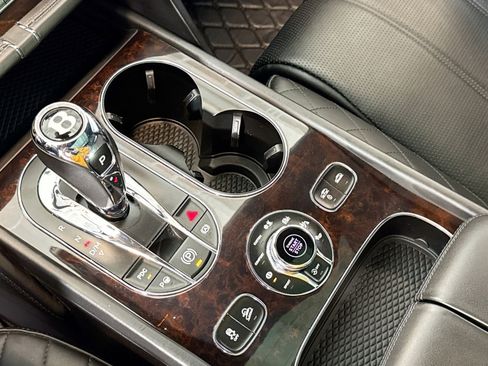 Used 2018 Bentley Bentayga image 16