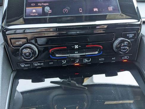 Used 2026 Jeep Grand Cherokee Laredo image 54