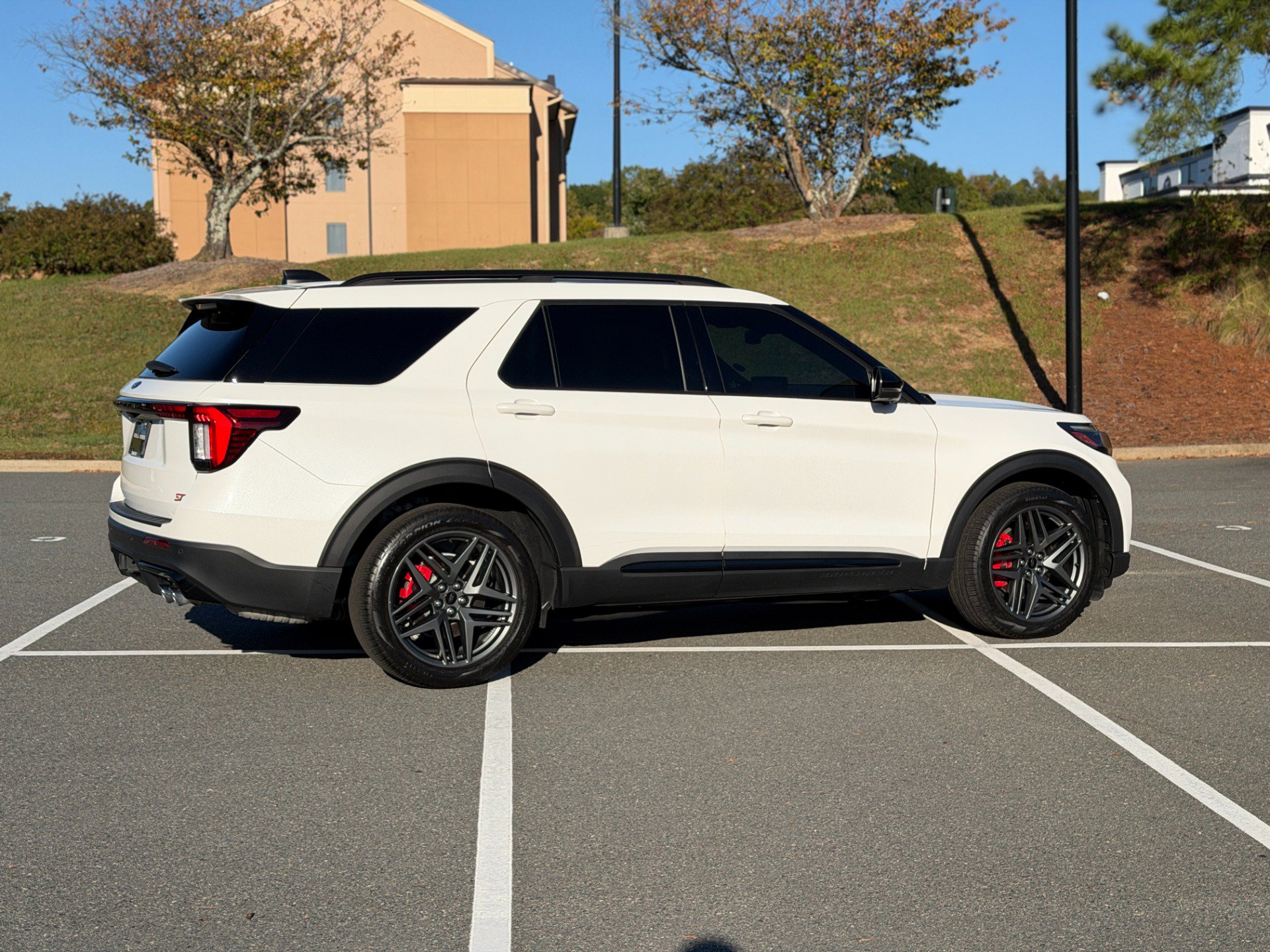 Used 2025 Ford Explorer ST AWD/4WD image 13