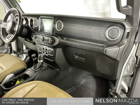 Used 2019 Jeep Wrangler Unlimited Sahara image 27