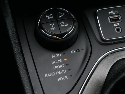 Certified 2022 Jeep Cherokee Trailhawk w/ Comfort/Convenience Group image 28