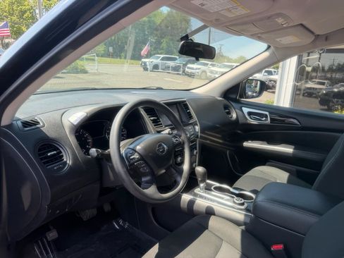 Used 2019 Nissan Pathfinder S AWD/4WD image 10