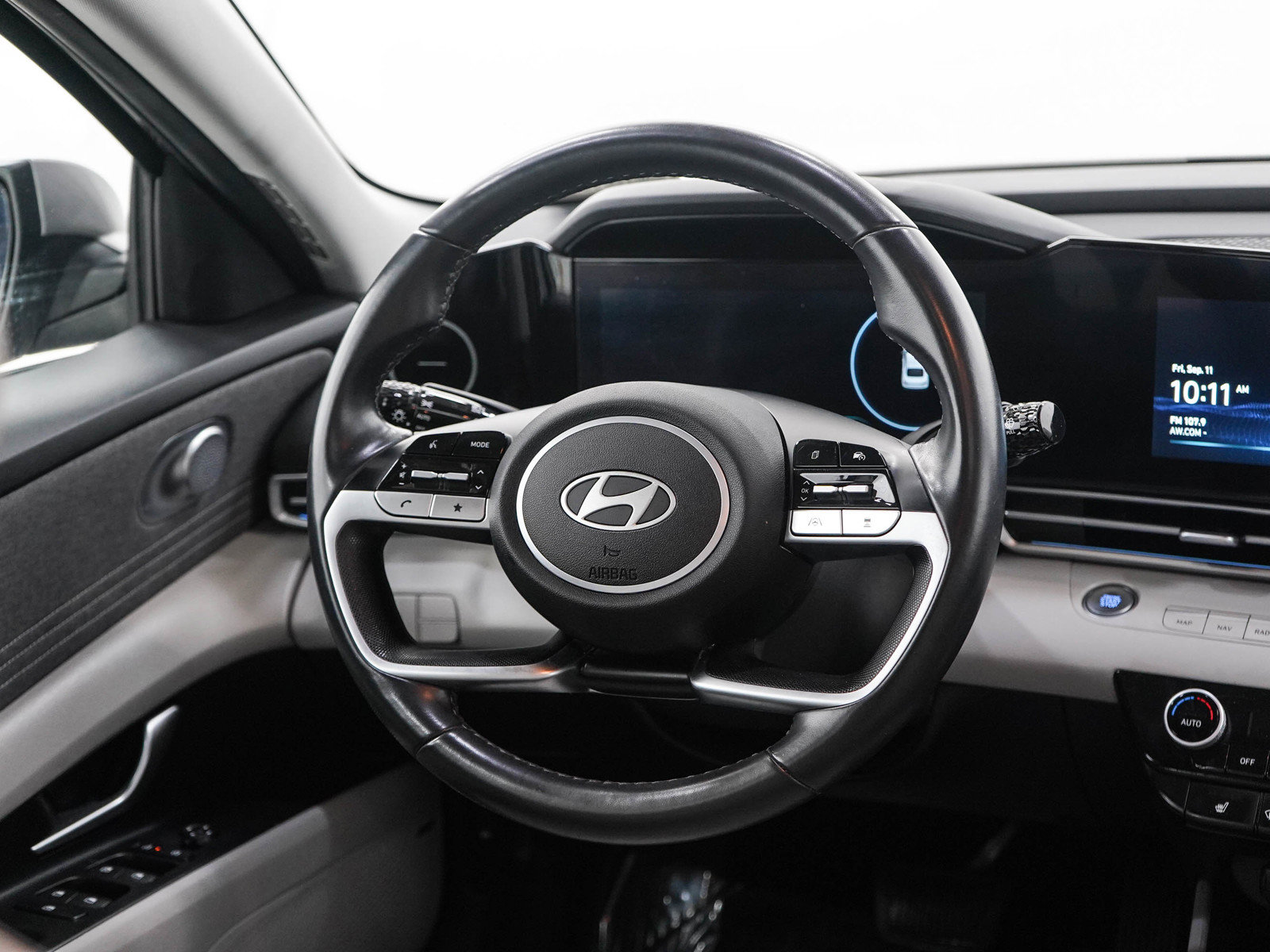 Used 2024 Hyundai Elantra Limited FWD image 14