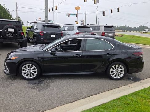 Used 2023 Toyota Camry LE FWD image 4