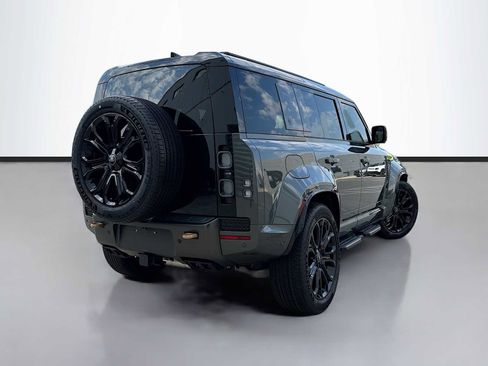 Used 2025 Land Rover Defender 110 AWD/4WD image 3