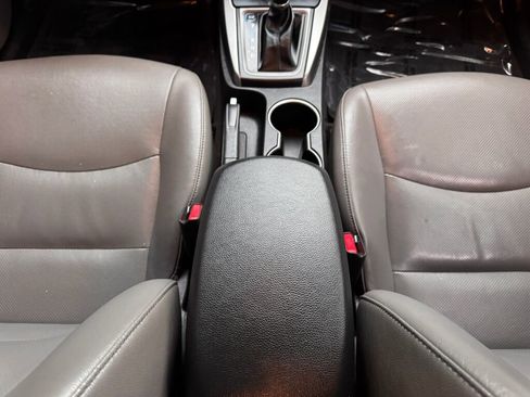 Used 2015 Hyundai Elantra Limited image 18