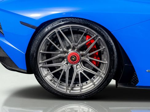Used 2018 Lamborghini Aventador S image 9