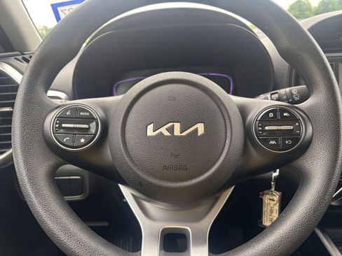 Used 2025 Kia Soul LX w/ LX Technology Package FWD image 25