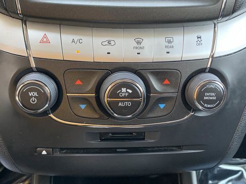 Used 2015 Dodge Journey SXT w/ Flexible Seating Group image 20