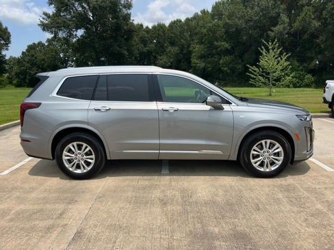 Certified 2025 Cadillac XT6 Luxury FWD image 7