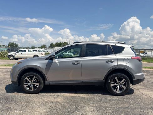 Used 2018 Toyota RAV4 XLE w/ Plus Extra Value Package AWD/4WD image 4