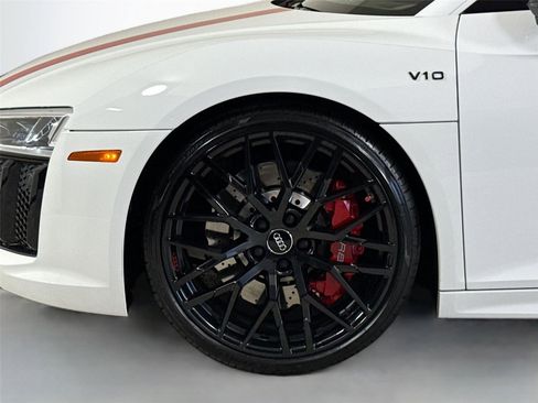 Used 2018 Audi R8 V10 w/ Premium Package image 37
