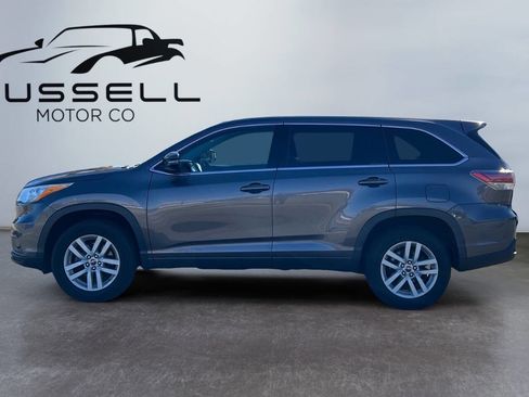 Used 2016 Toyota Highlander LE image 2