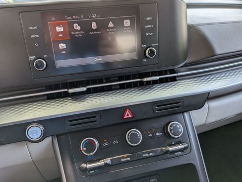Used 2024 Kia Carnival LX FWD image 33
