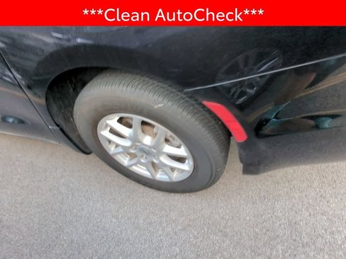 Used 2024 Chrysler Pacifica Touring-L FWD image 4