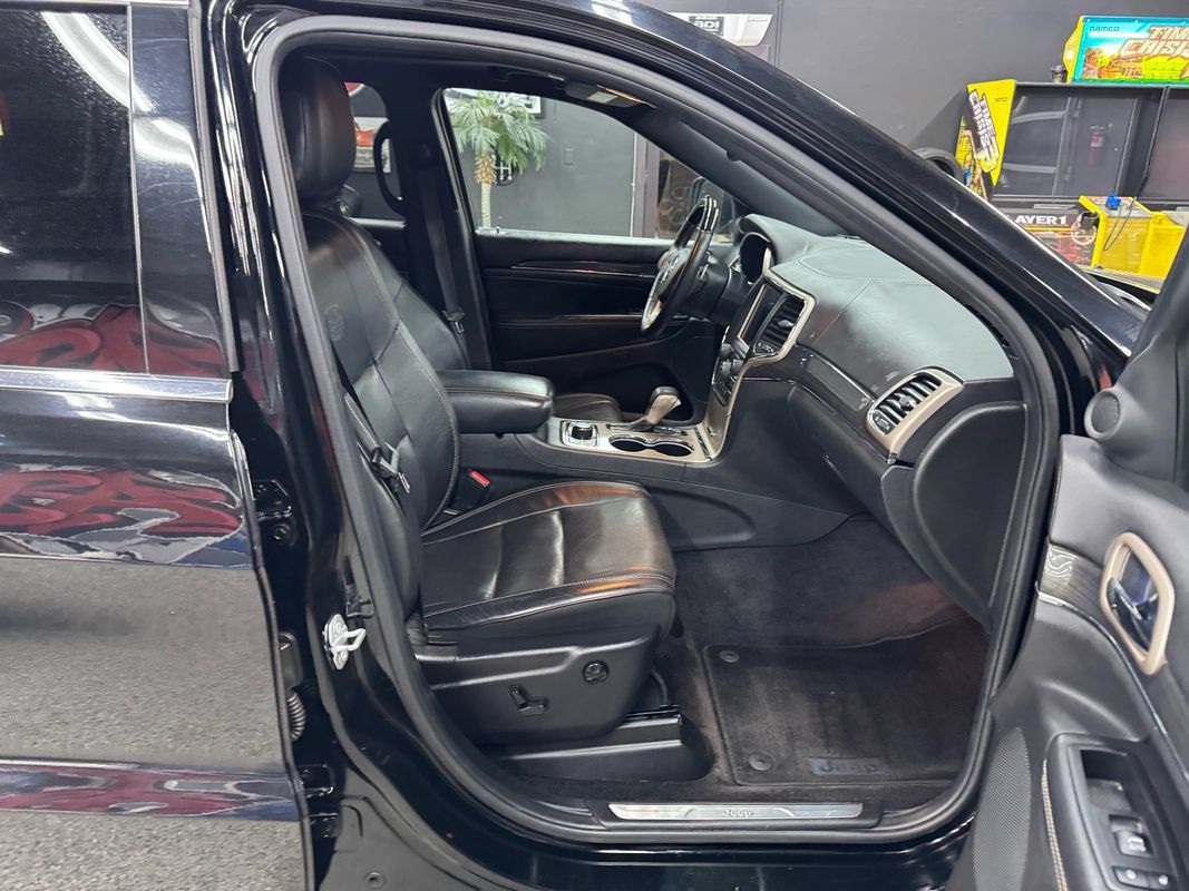 Used 2017 Jeep Grand Cherokee Overland AWD/4WD image 20