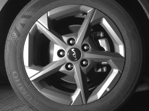 Used 2025 Kia K4 LXS image 13