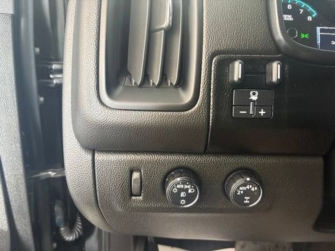 Used 2018 Chevrolet Colorado LT AWD/4WD image 14