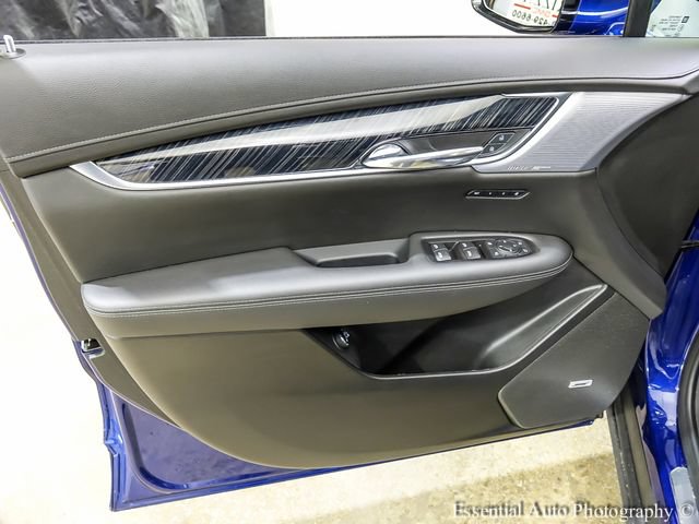 Certified 2025 Cadillac XT6 Premium Luxury AWD/4WD image 21