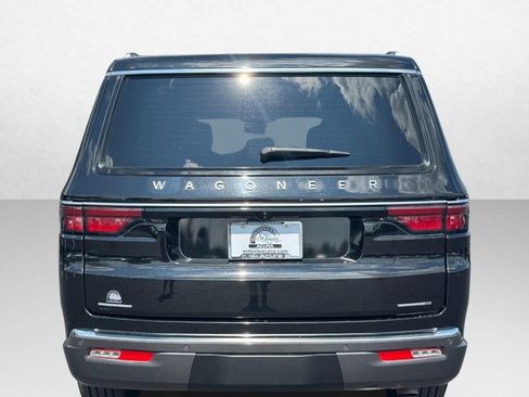 Used 2022 Jeep Wagoneer Series II AWD/4WD image 5