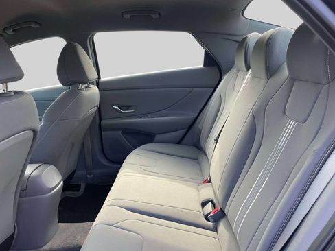 Used 2023 Hyundai Elantra SEL w/ Convenience Package FWD image 12