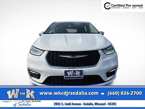 Certified 2023 Chrysler Pacifica Touring-L FWD image 13