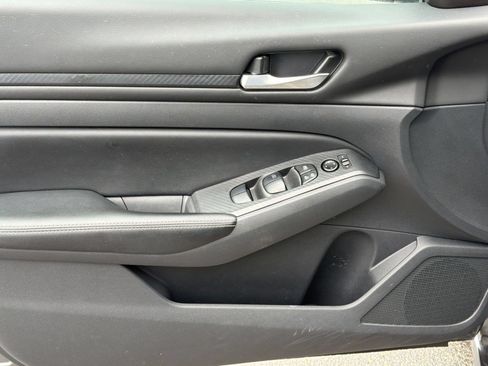 Used 2025 Nissan Altima 2.5 SV FWD image 14