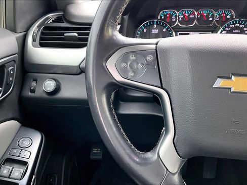 Used 2019 Chevrolet Suburban LT image 19