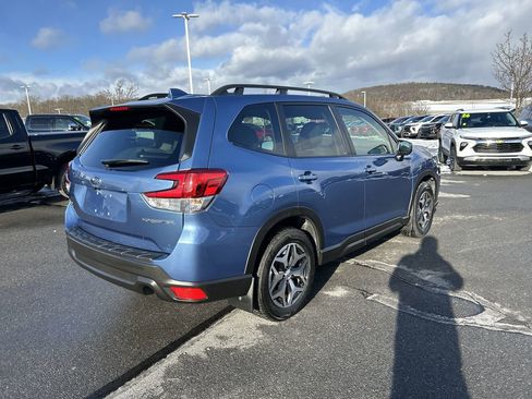 Used 2023 Subaru Forester Premium image 7