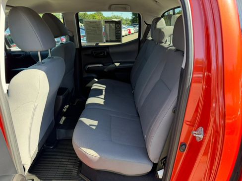 Used 2018 Toyota Tacoma SR5 AWD/4WD image 19
