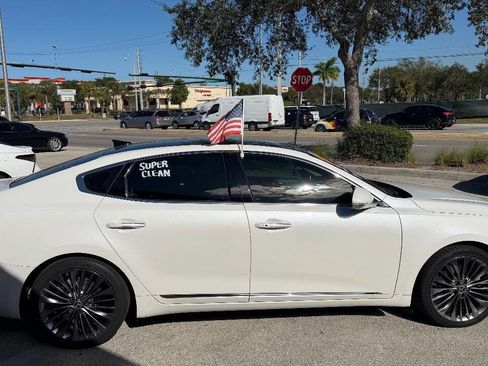 Used 2017 Kia Cadenza Limited image 4