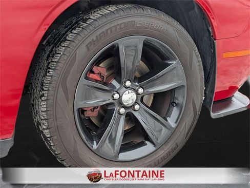 Used 2015 Dodge Challenger SXT image 26