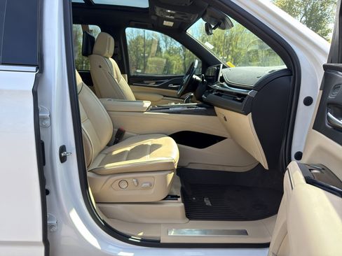 Used 2021 Cadillac Escalade ESV Premium Luxury AWD/4WD image 13