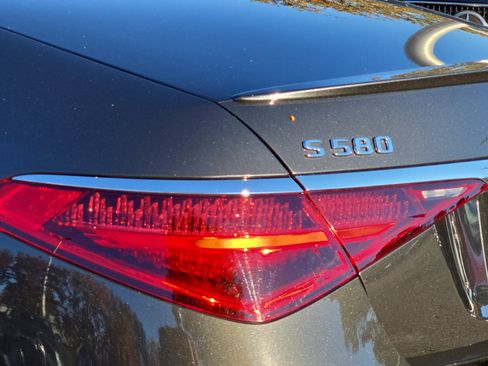 Certified 2025 Mercedes-Benz S 580 4MATIC Sedan image 35