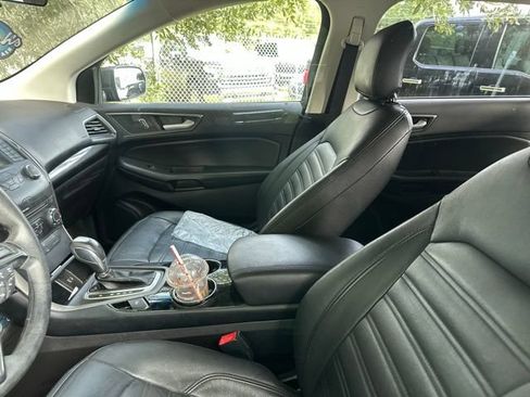 Used 2018 Ford Edge SE FWD image 16