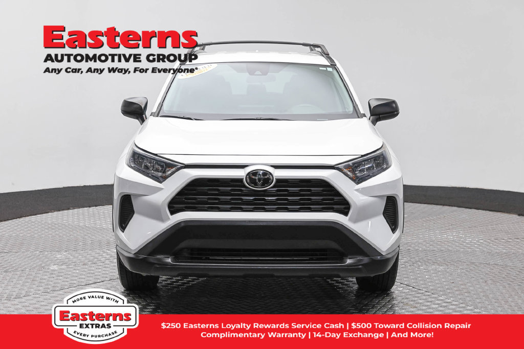 Used 2021 Toyota RAV4 LE AWD/4WD image 3