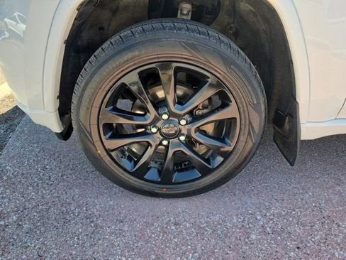 Used 2019 Jeep Grand Cherokee Altitude AWD/4WD image 25