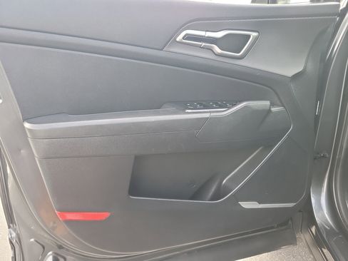 Used 2025 Kia Sportage LX FWD image 14