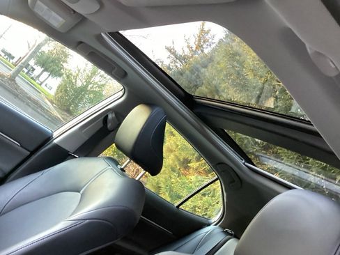 Used 2021 Toyota Camry XSE image 4