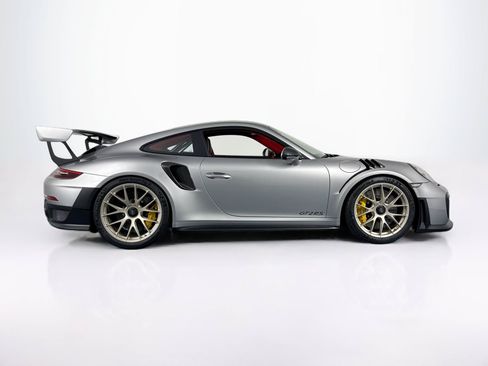 Used 2018 Porsche 911 GT2 RS RWD image 4