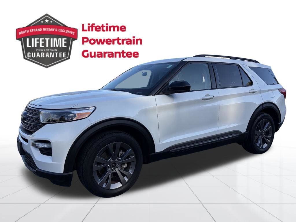 Used 2023 Ford Explorer XLT w/ Equipment Group 202A RWD image 3