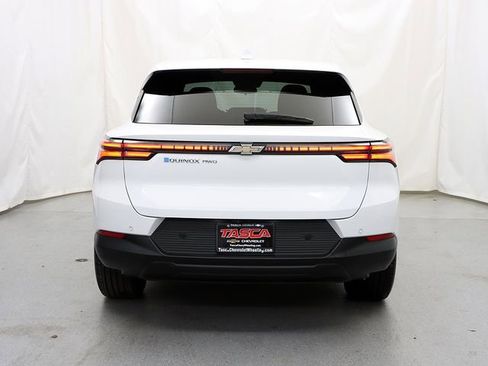 Used 2025 Chevrolet Equinox EV LT w/ Comfort Package image 8