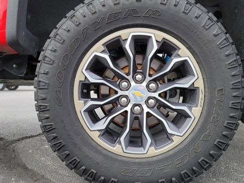 Used 2020 Chevrolet Colorado ZR2 image 17